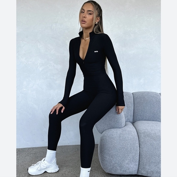 White Fox Exceed Long Sleeve Jumpsuit NWT - Black sz L - Picture 1 of 3